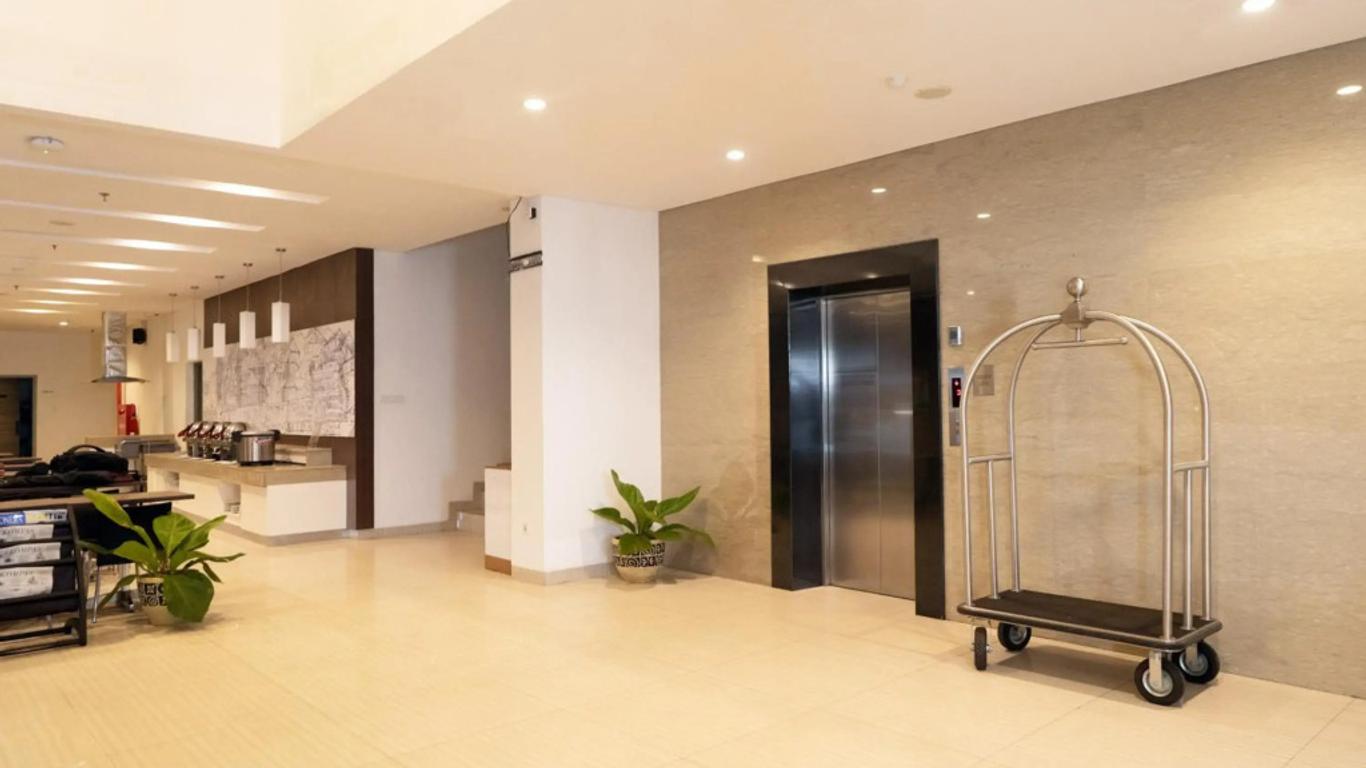 Lynn Hotel Serang