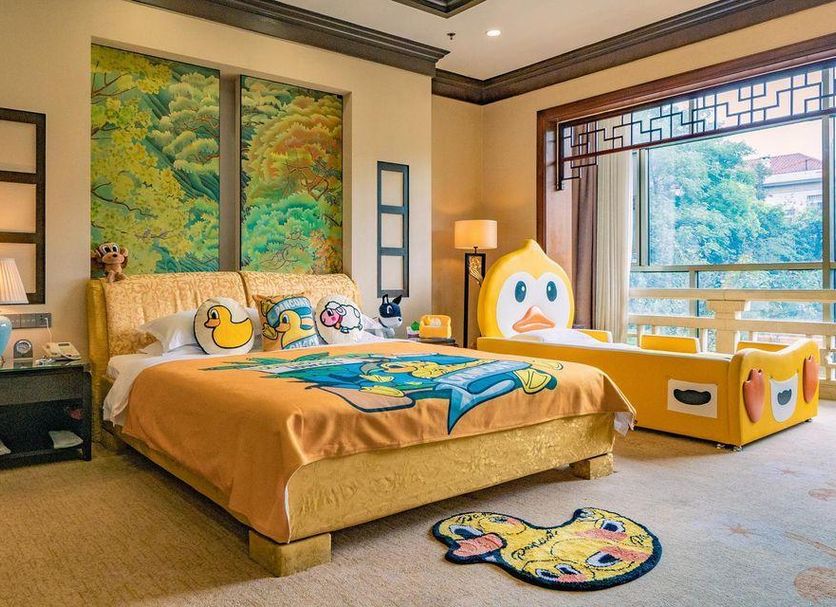 Shungeng Hillview Hotel in Jinan room with cartoon-themed bed, duck chair and balcony view