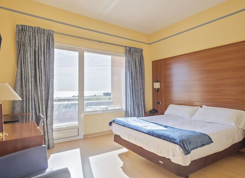 Hotel Sant Jordi, Tarragona guest room with king bed and balcony sea view