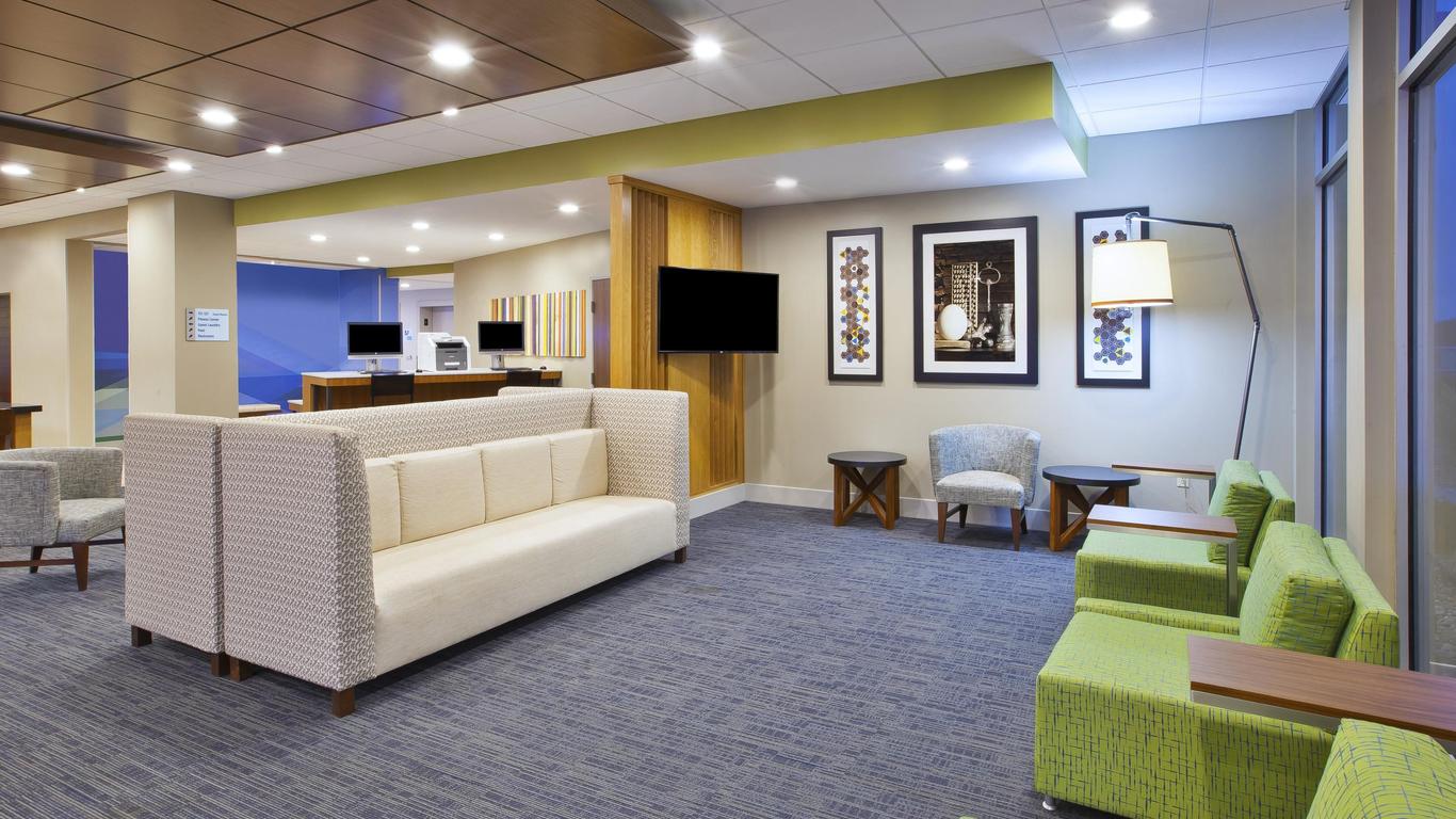 Holiday Inn Express & Suites - Parkersburg East, An IHG Hotel