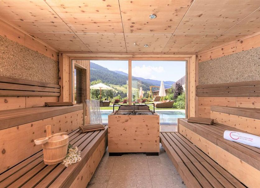 Alpbacherhof - Mountain & Spa Resort in Alpbach, indoor spa sauna with mountain and pool view