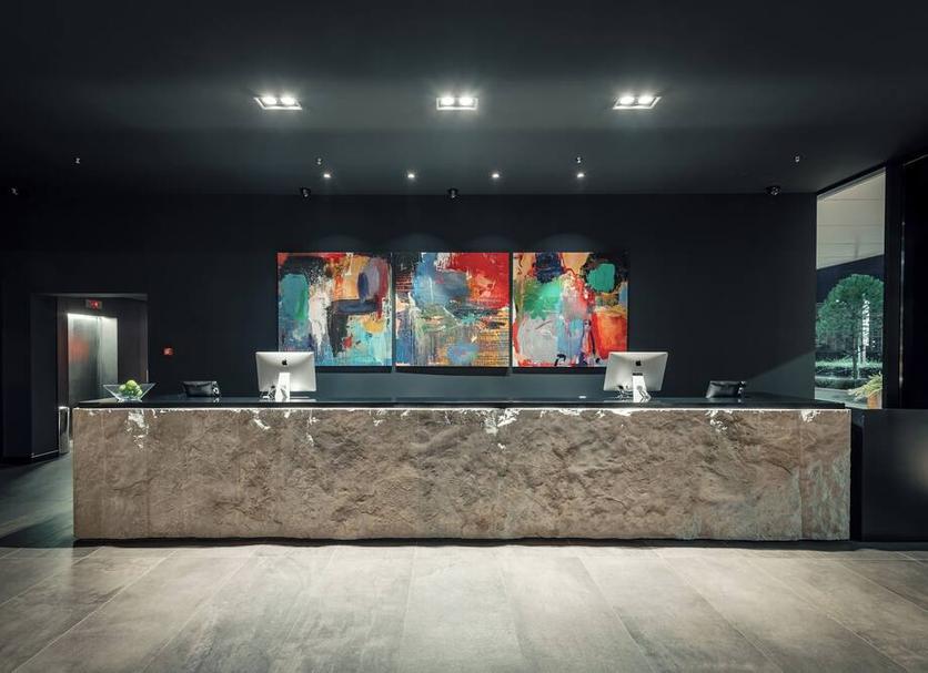 Front desk Photo
