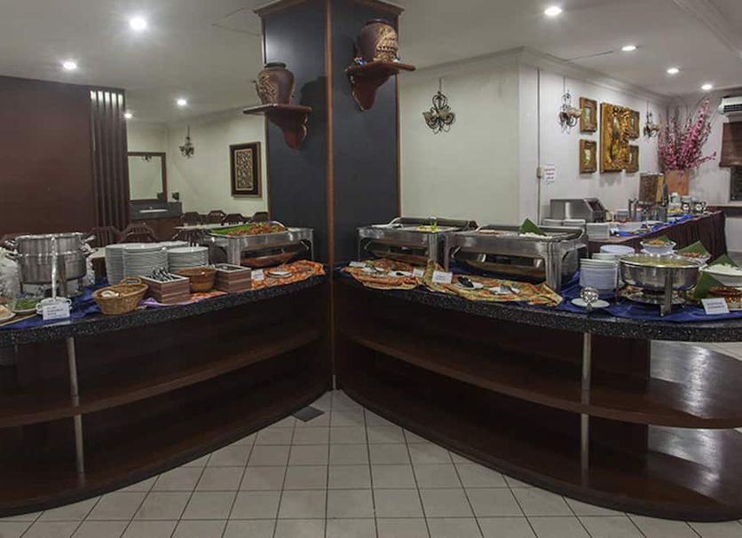 Hotel Seri Malaysia Port Dickson breakfast buffet with chafing dishes and dining counters