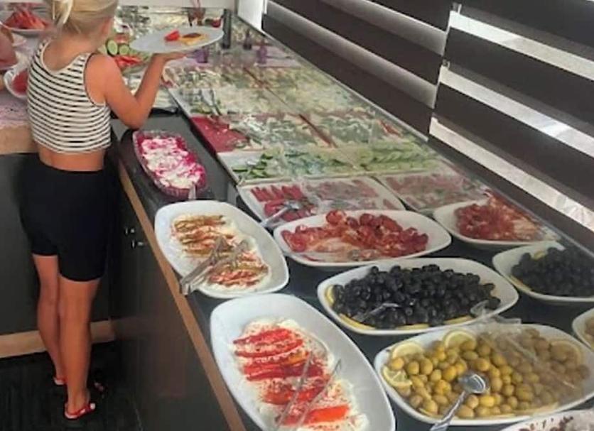 Buffet Photo