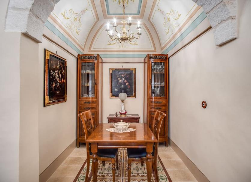 Dining room Photo