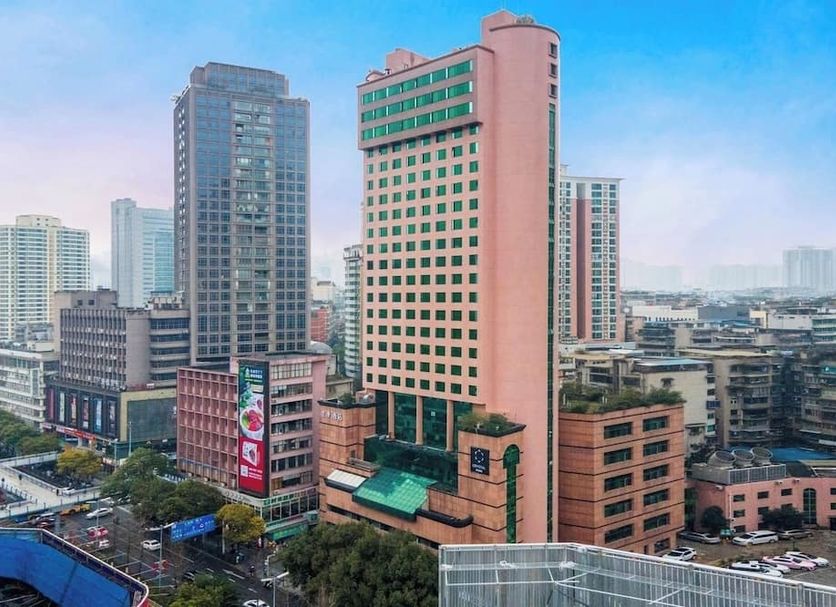 Ji Hotel Guiyang Fountain exterior with city skyline view in Guiyang