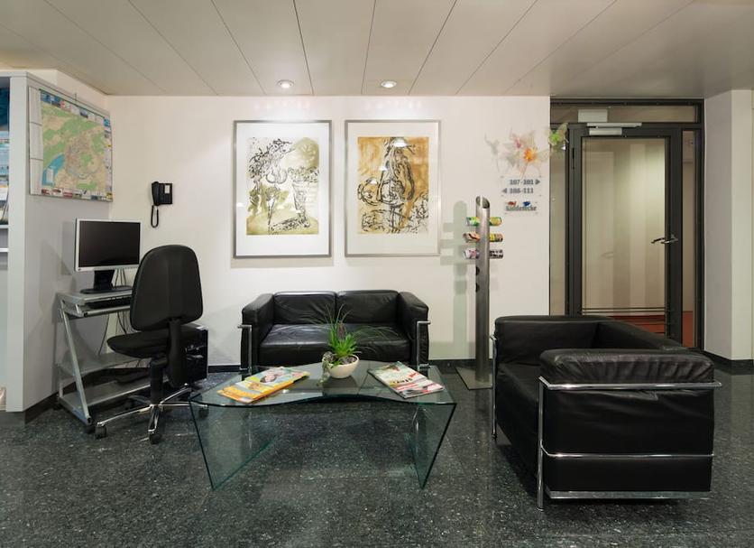 Front desk Photo