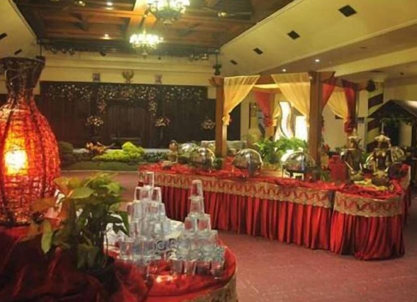 Buffet Photo