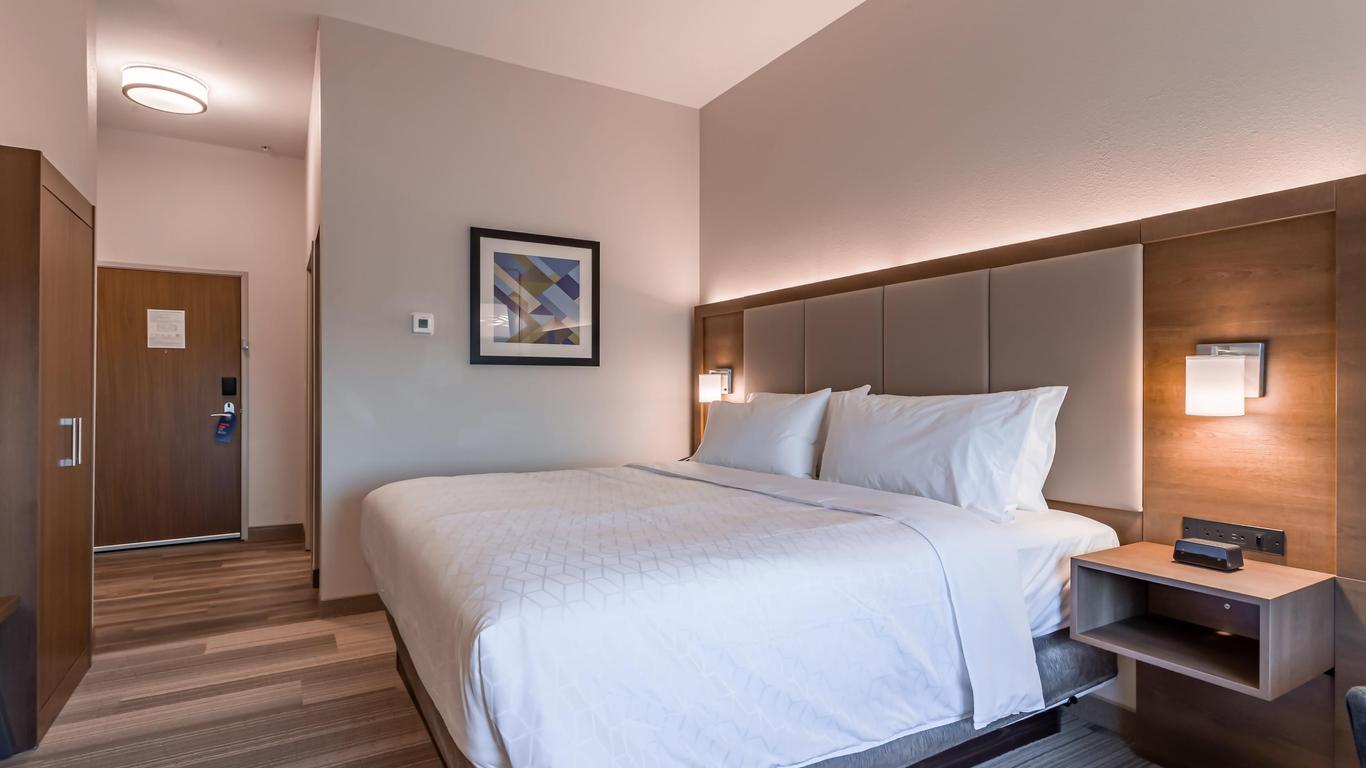 Holiday Inn Express & Suites Columbus - Worthington