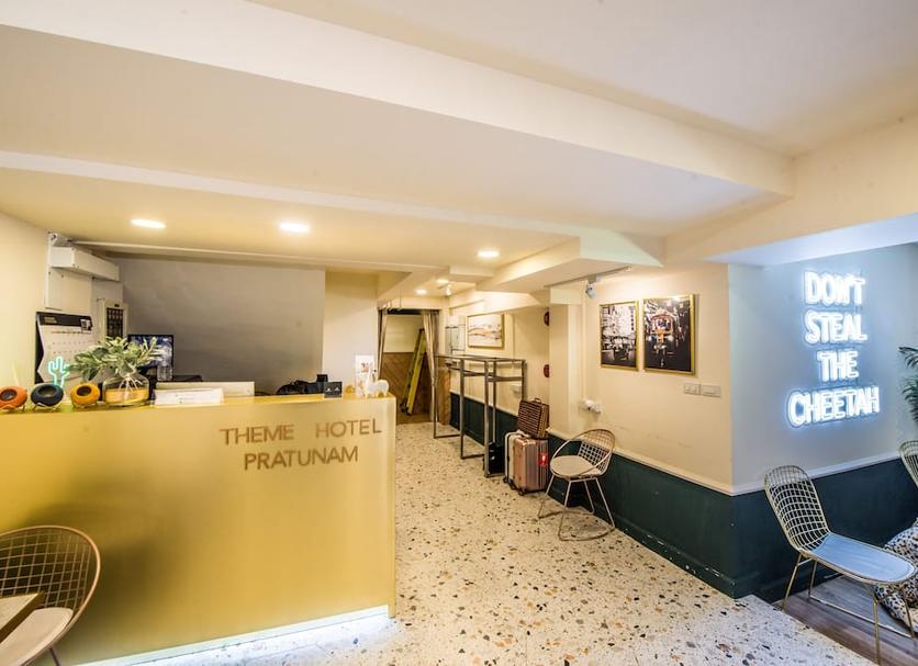 Front desk Photo