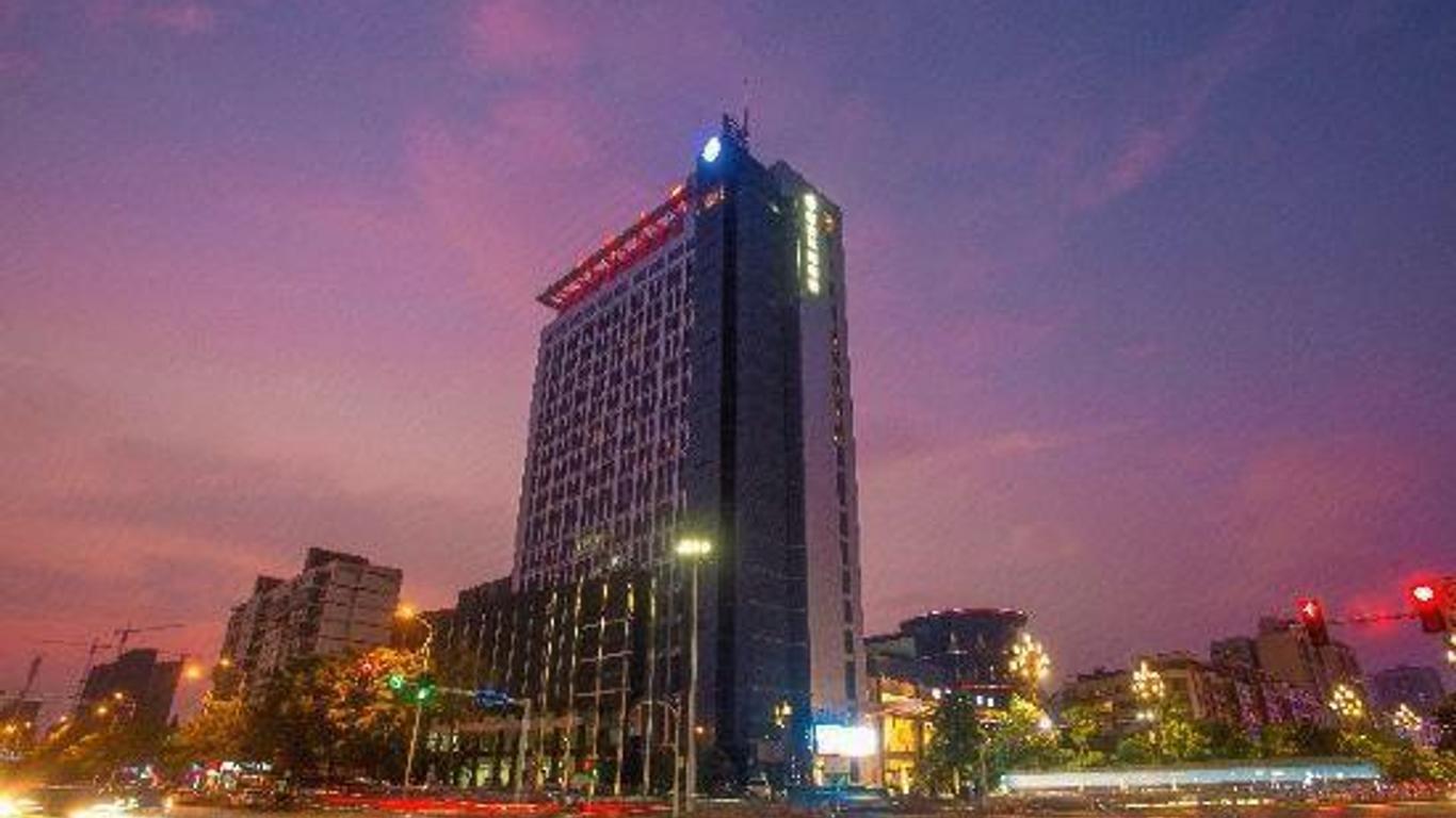 Jinlong Yufeng Hotel (Changde Huanlecheng High Speed Railway Station)