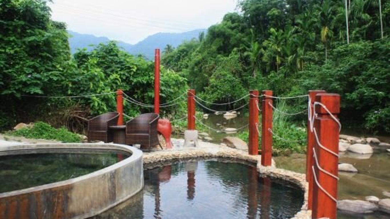 Hainan Qixian Yaochi Springs Resort