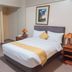Hotel La Joya Huaraz guest room with double bed, desk by window, and bedside lamps