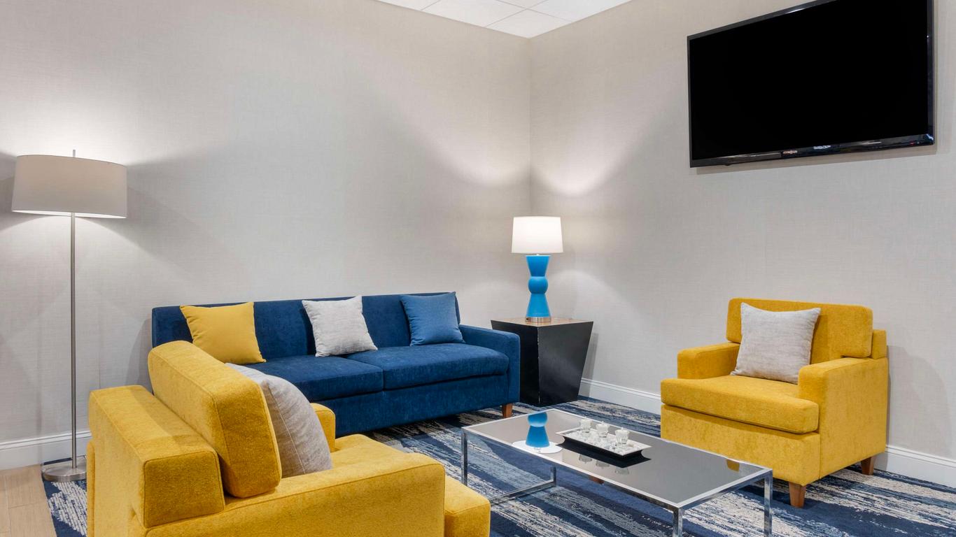 Comfort Inn and Suites Danbury-Bethel