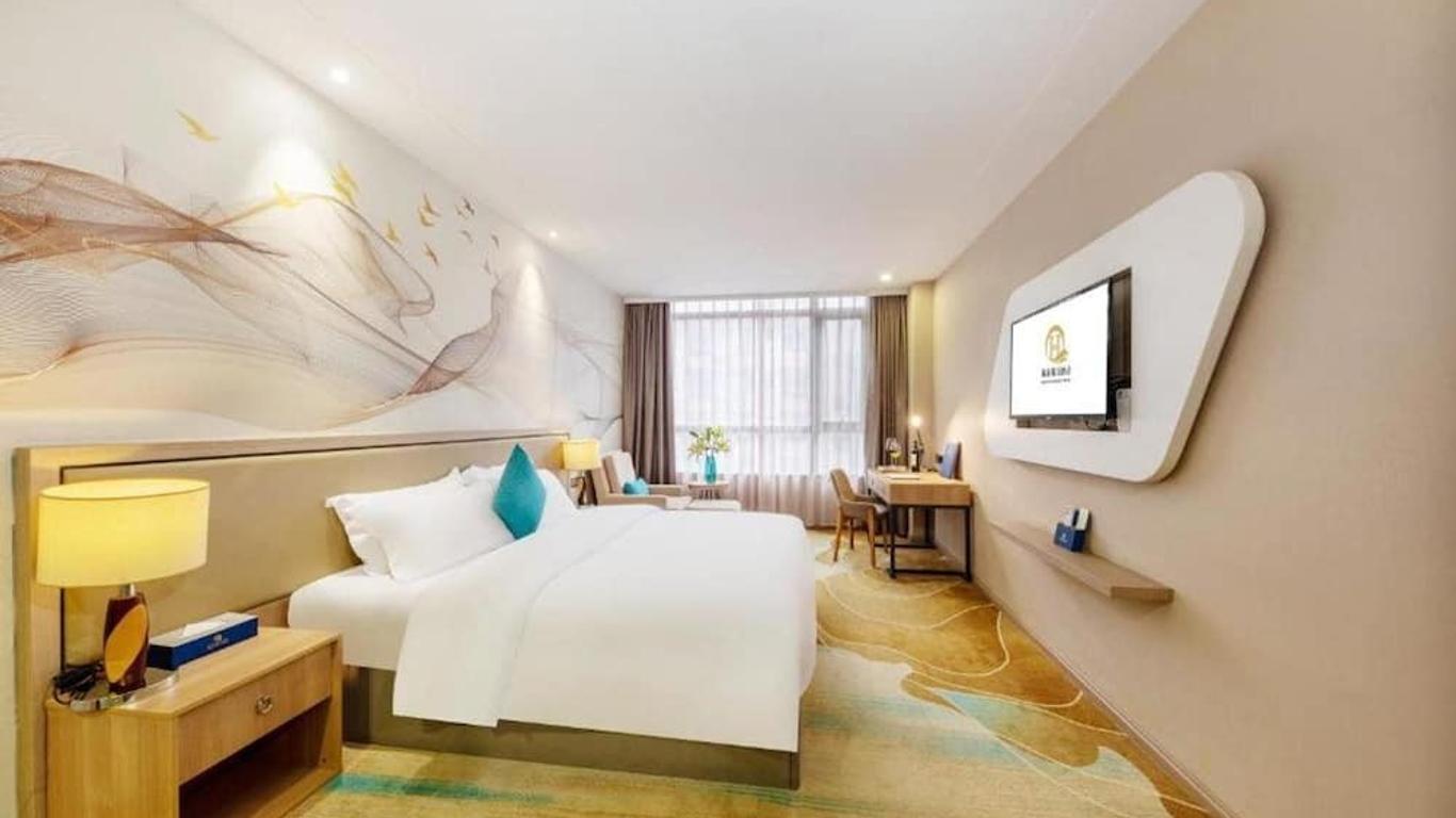 Qianhai Holiday Hotel