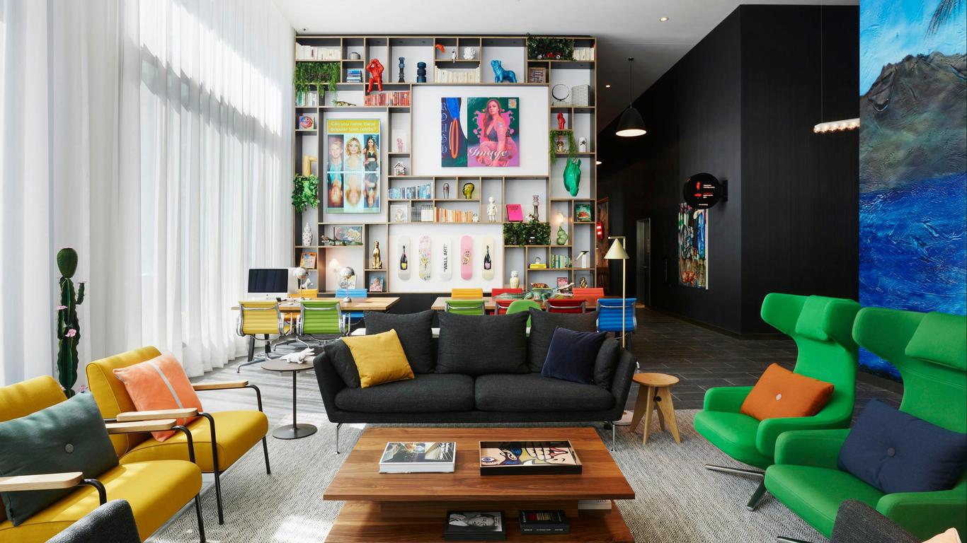 citizenM Los Angeles Downtown