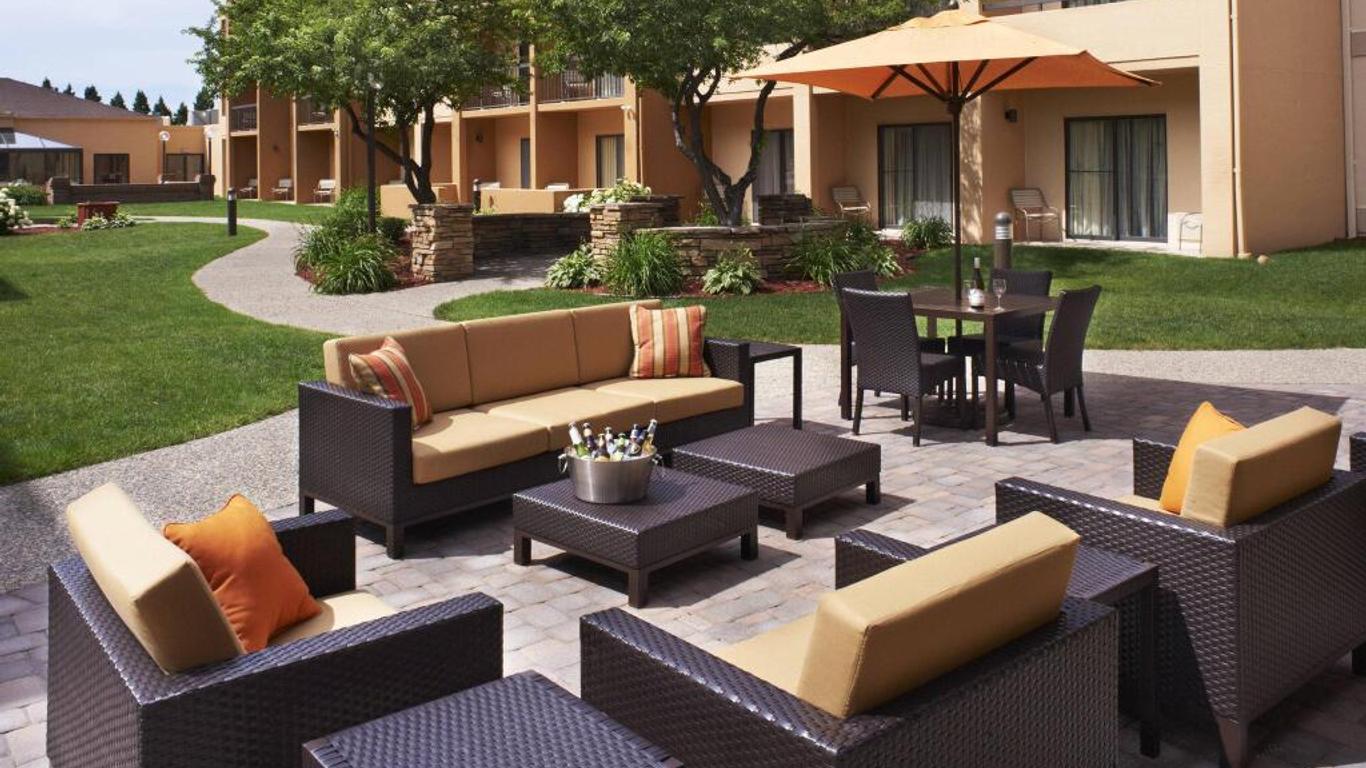 Courtyard by Marriott Minneapolis-St. Paul Airport