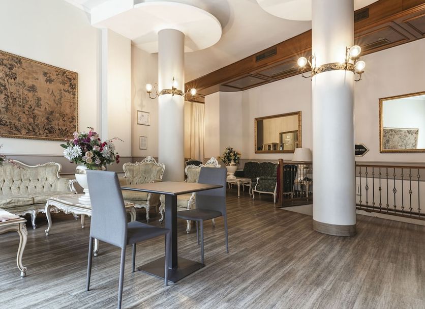 Dining room Photo