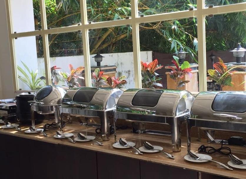 Buffet Photo