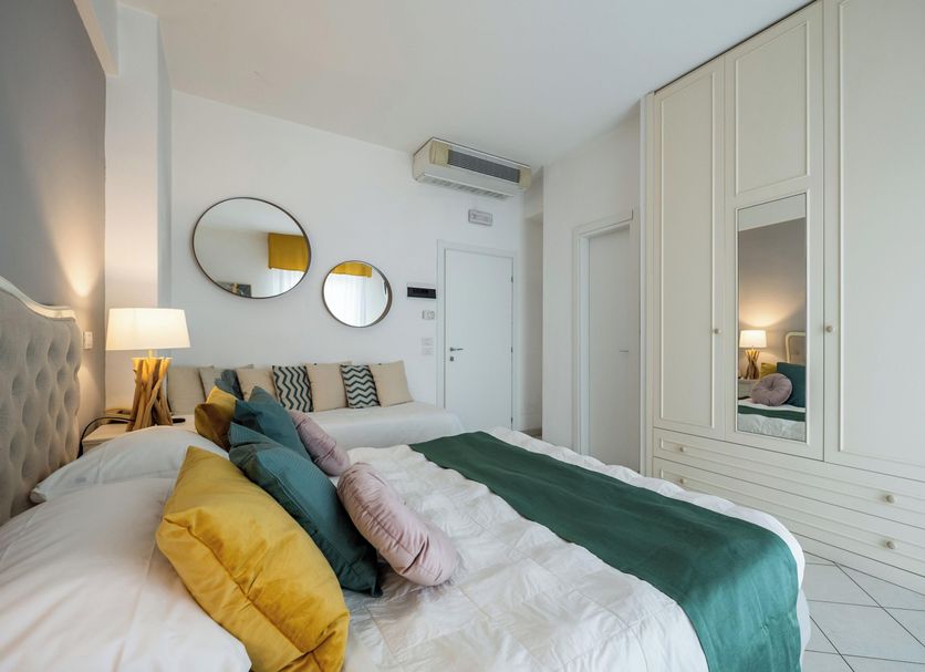 Hotel Continental, Senigallia: bright guest room with twin beds, mirrored wardrobe, and wall lamps