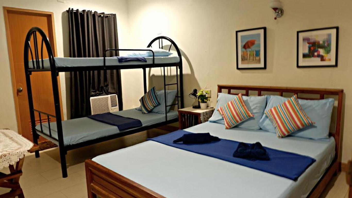 Food District Hostel Cebu Central