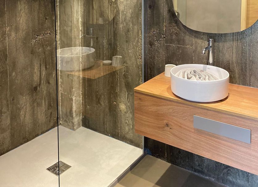 Hôtel confidentiel Le Grecale bathroom with walk-in shower, vessel sink, and round mirror in Pianottoli-Caldarello