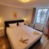 Hotel am Markt, Saarburg: double room with bed, window, desk and bedside lamps