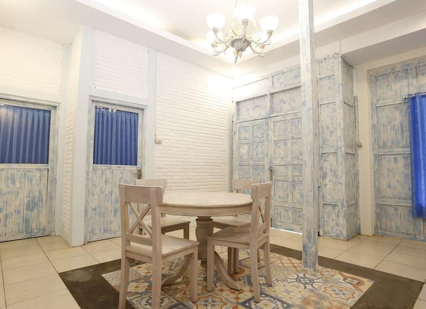 Dining room Photo