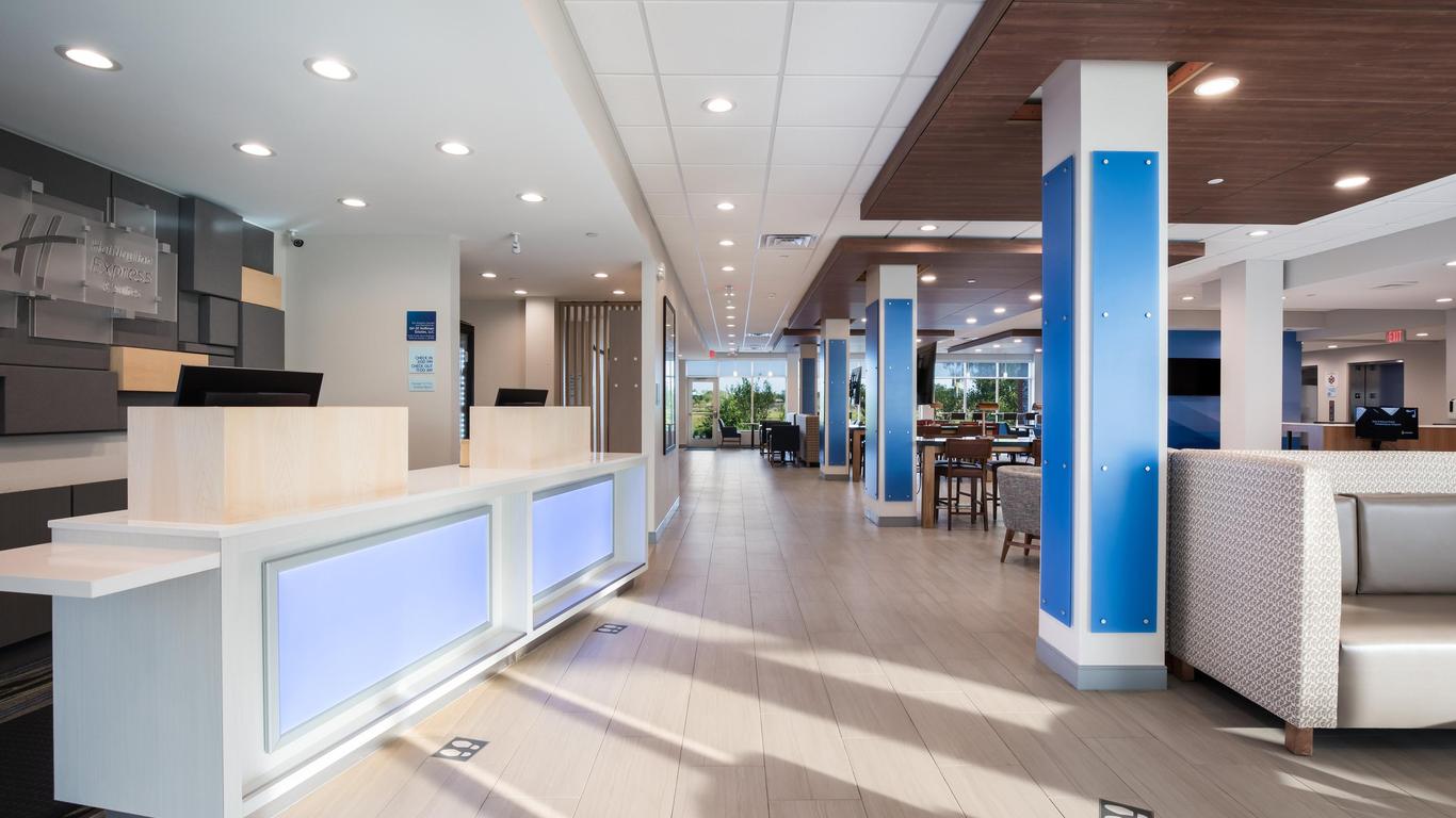 Holiday Inn Express & Suites Chicago - Hoffman Estates