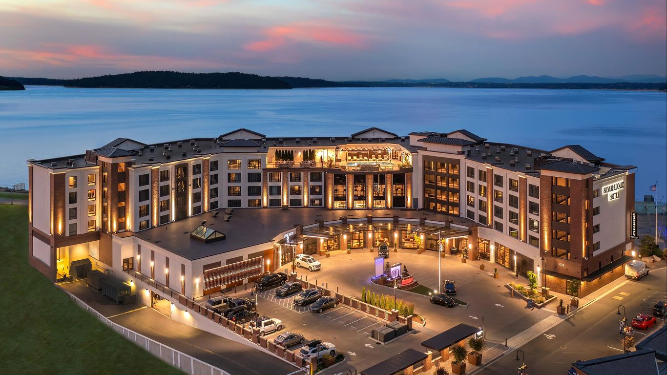 Silver Cloud Hotel at Point Ruston Waterfront from 226.