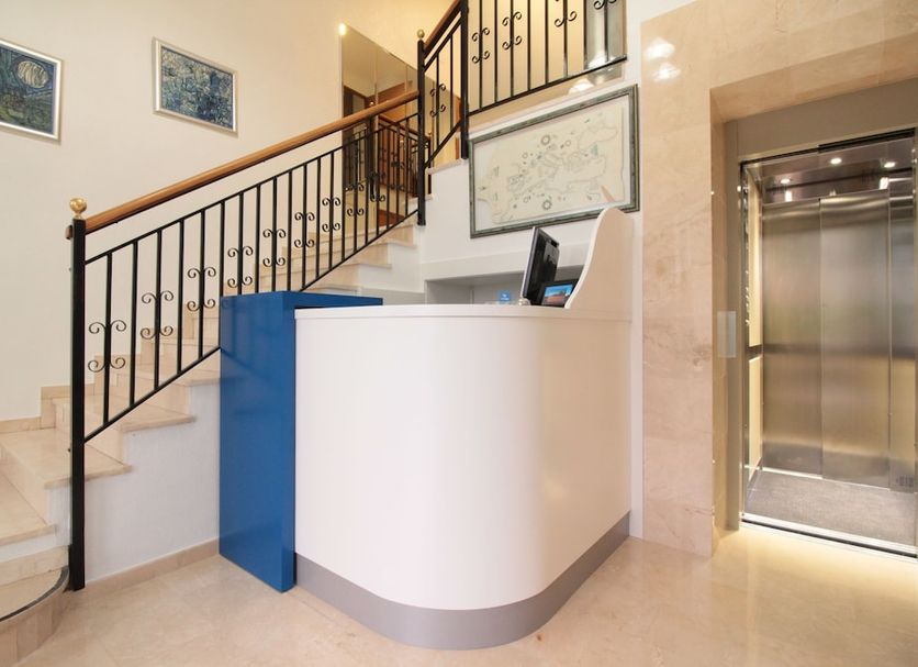 Front desk Photo