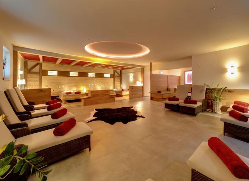 Wellnesshotel Hofbräuhaus in Bodenmais spa lounge with lounge chairs and warm ambient lighting