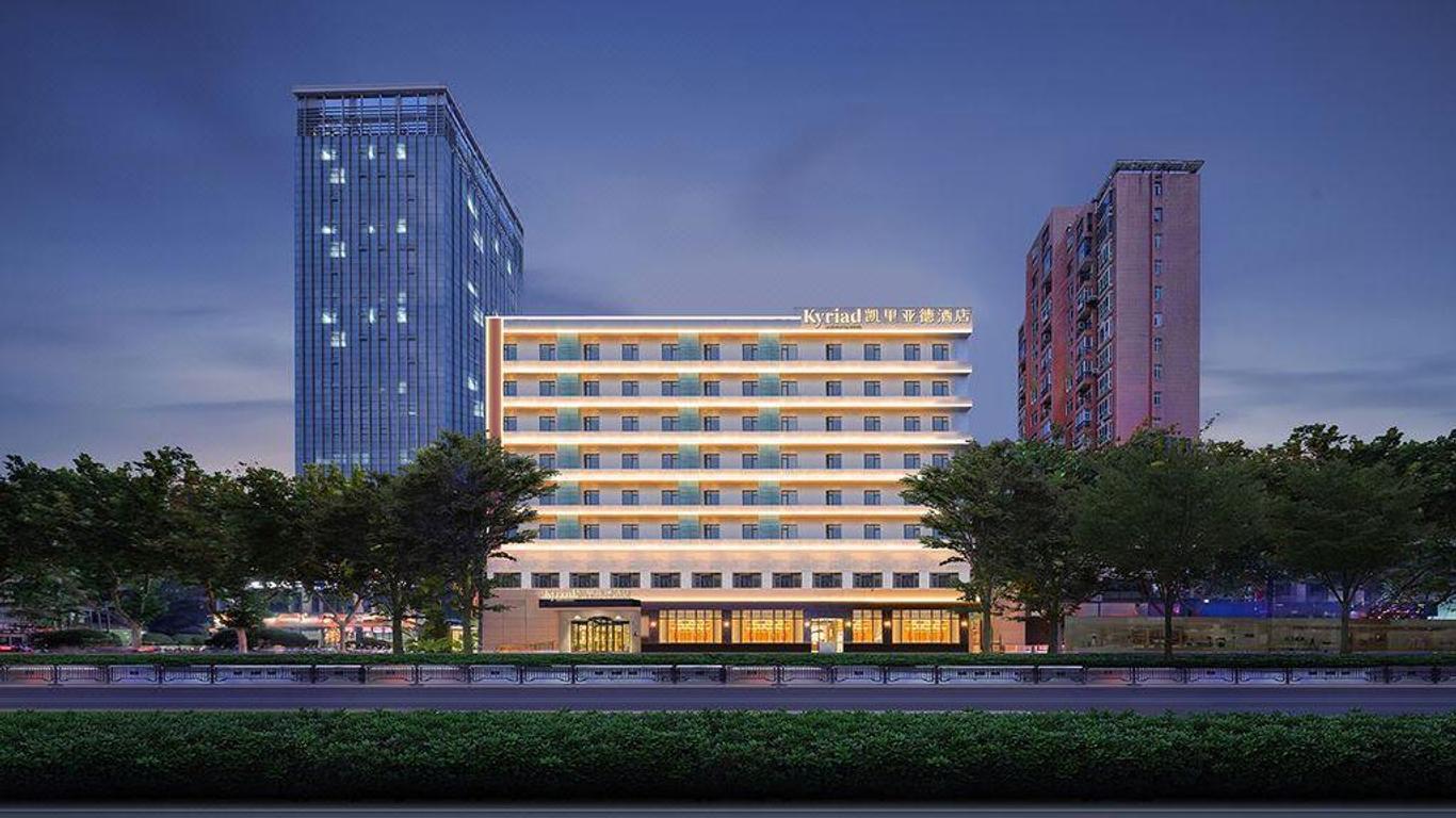 Kyriad Hotel (Zhengzhou Zijingshan Business District Wenmiao Subway Station Store)