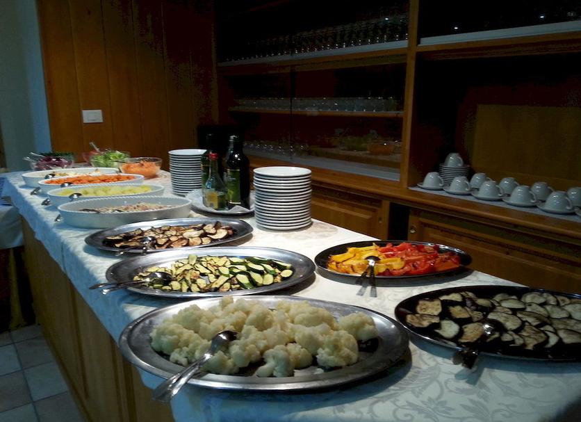 Buffet Photo