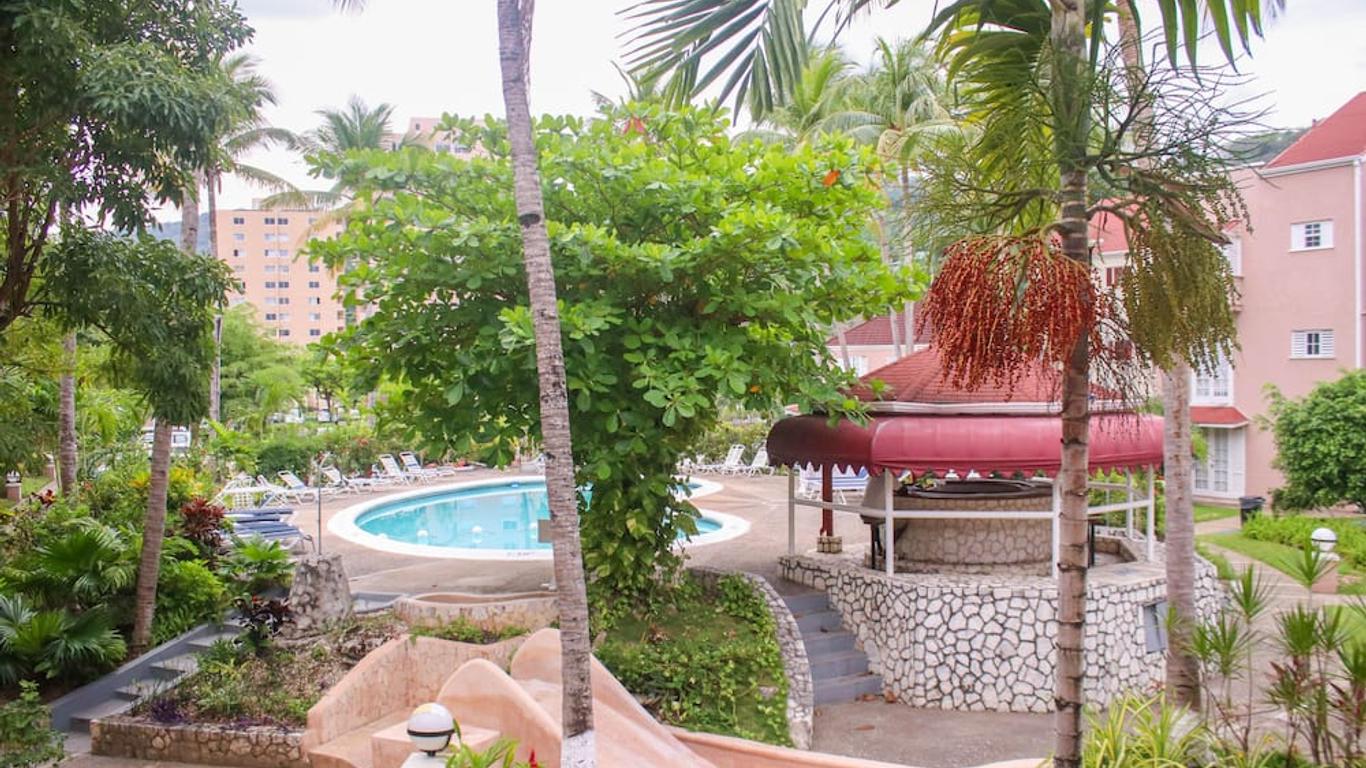 Fisherman's Point Beach Resort