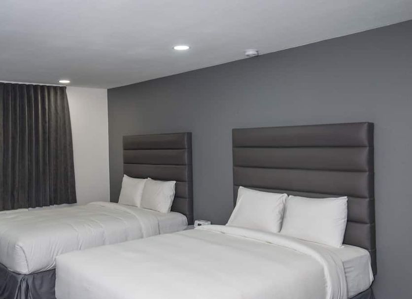 Siegel Select LV Strip-Convention Center in Las Vegas room with two beds and gray walls