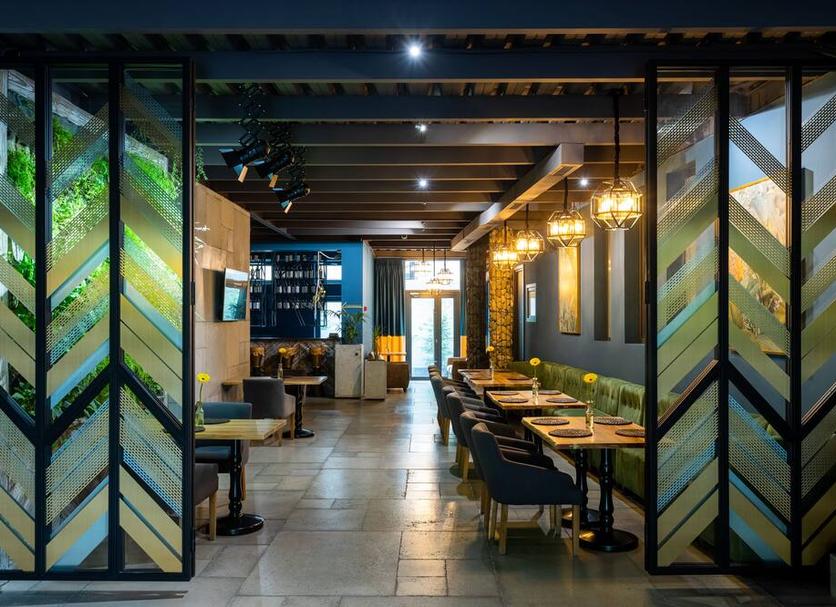 Restaurant Photo