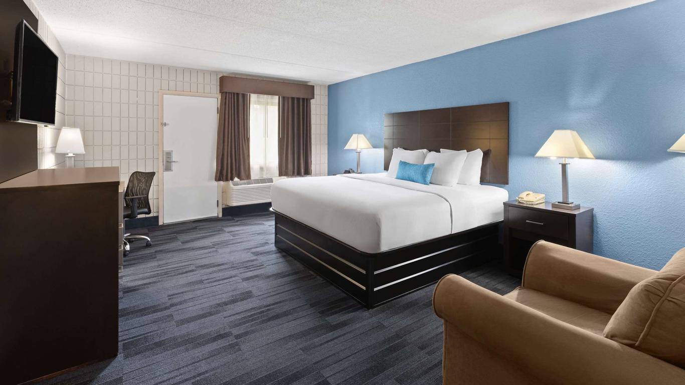 Baymont Inn and Suites by Wyndham Farmington, MO