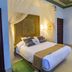Hacienda Del Cardenal, Toledo: canopy bed with draped curtains and bench in a classic guest room