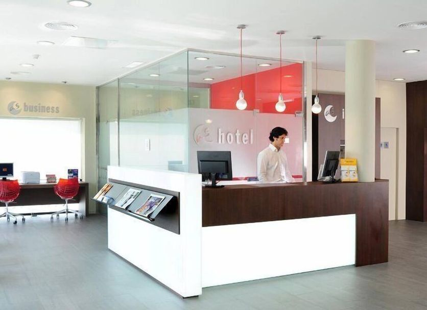 Front desk Photo