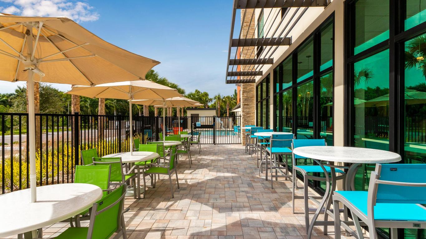 Holiday Inn Express & Suites Ft Myers Beach-Sanibel Gateway