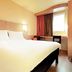 ibis Belfort Danjoutin room with double bed, window and desk in Danjoutin