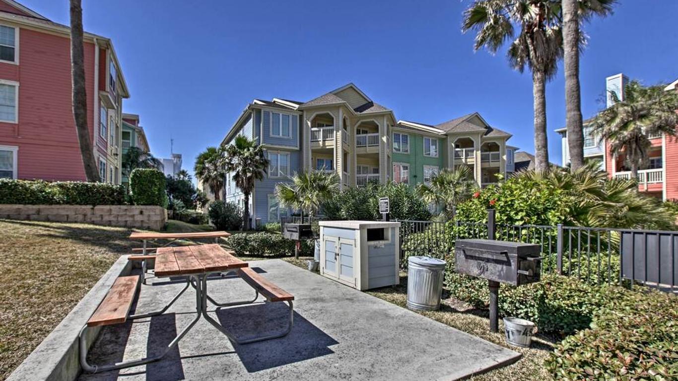 Walk to Beach Lavish Resort Escape in Galveston!
