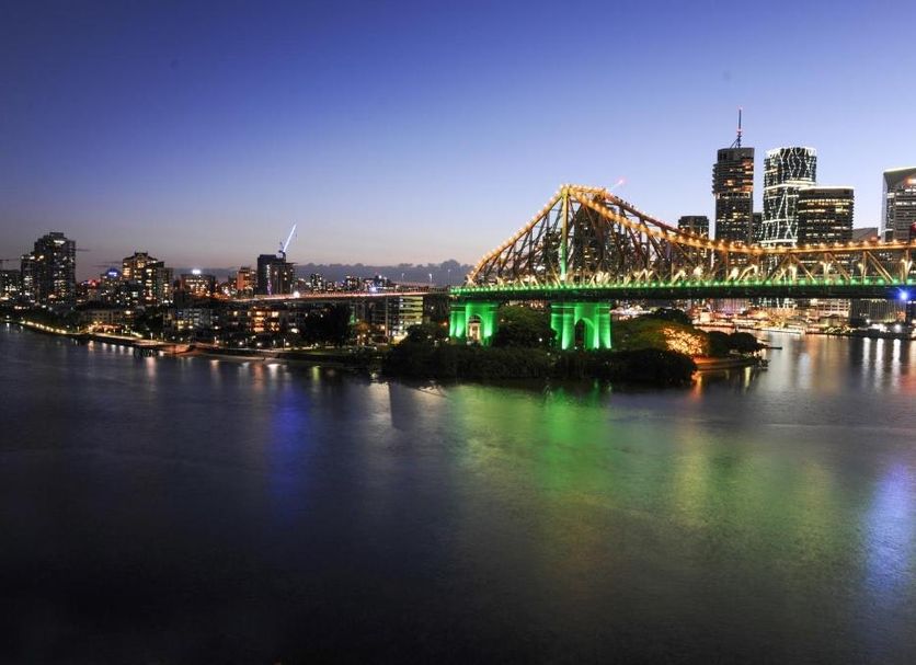 Il Mondo Boutique Hotel in Brisbane with river view of the illuminated Story Bridge and city skyline