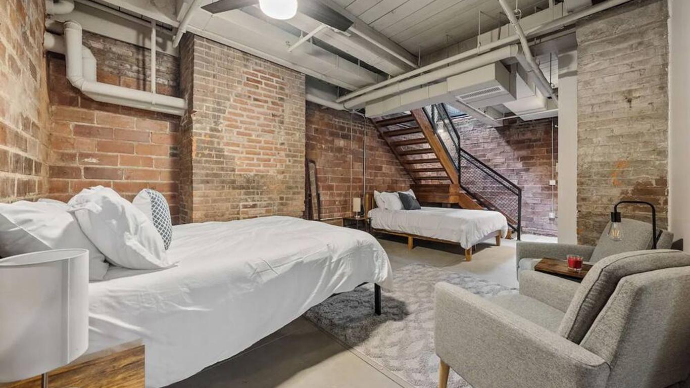 2125 Superior Living