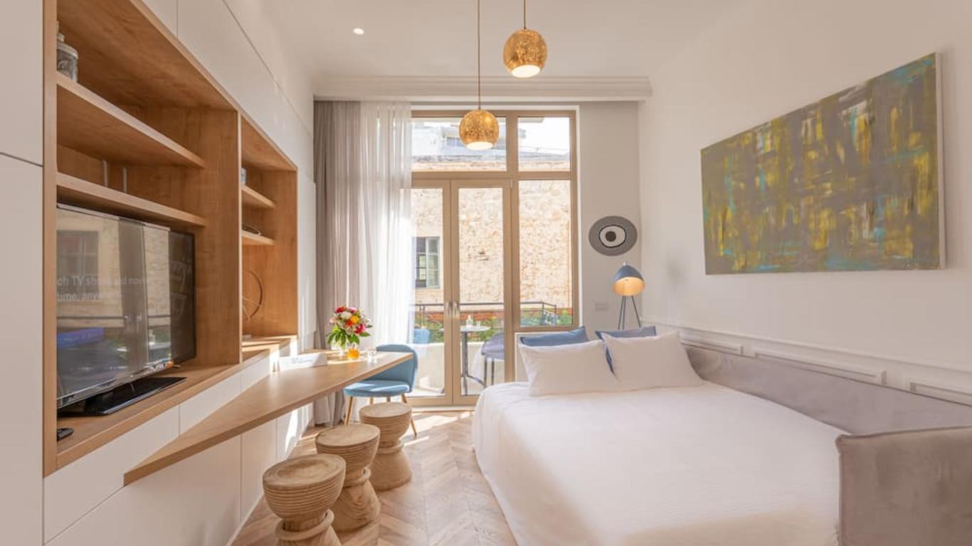 Chandakos 8 Design Apts