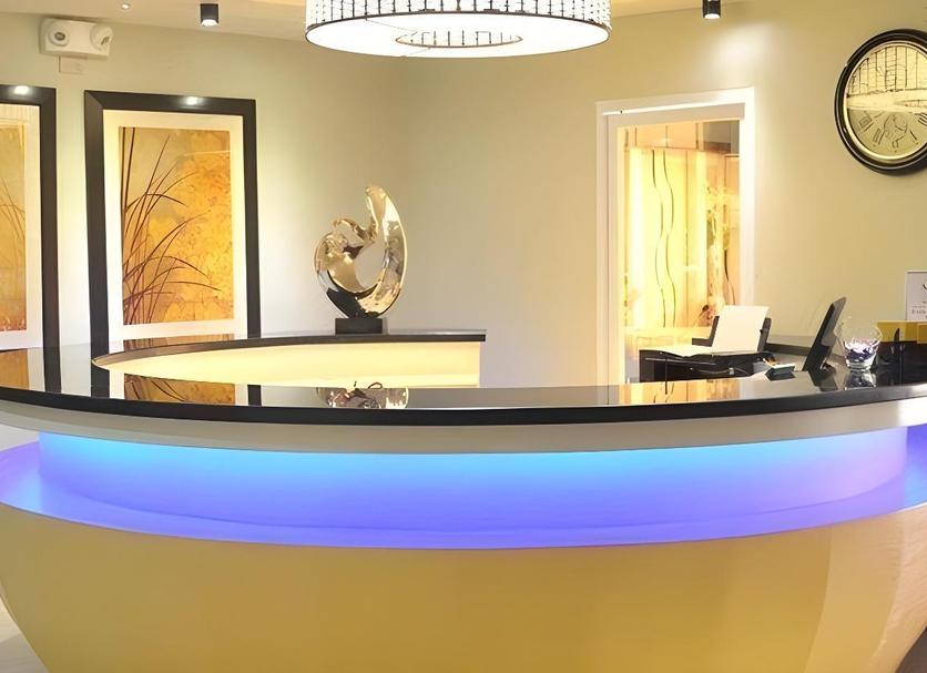 Front desk Photo