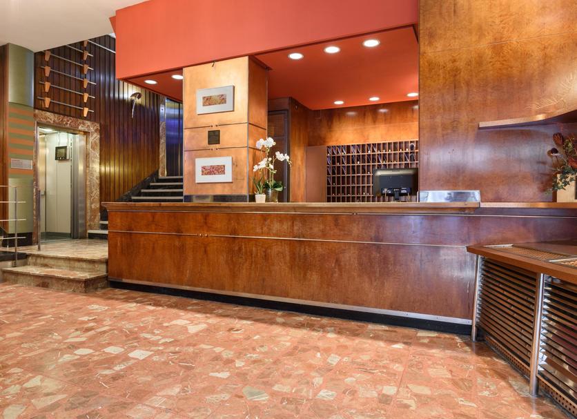 Front desk Photo