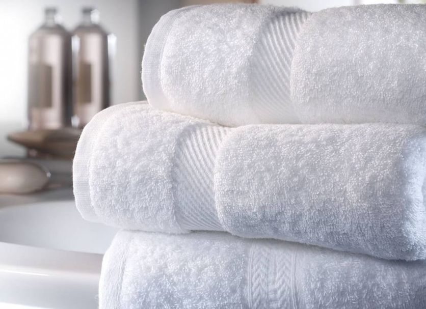 Albergo Alla Posta in Anduins: stack of three rolled white towels in a bathroom