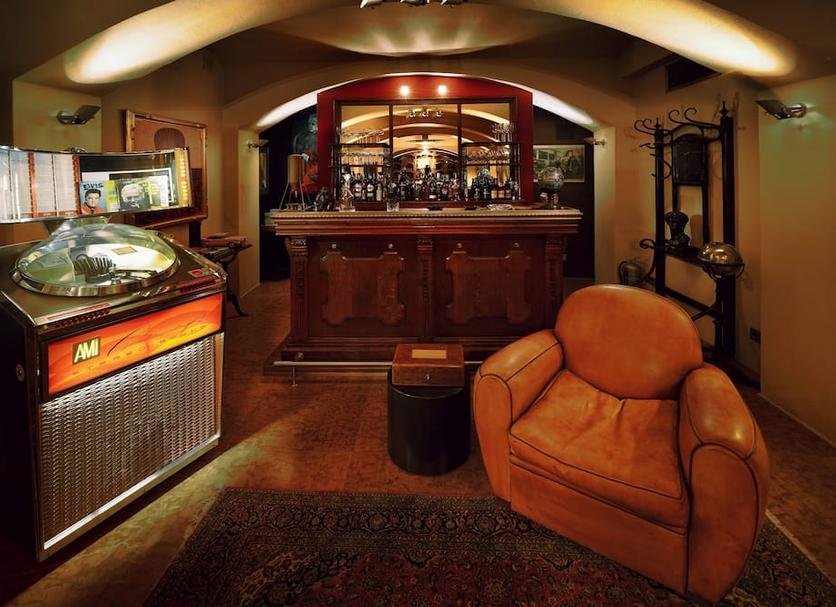Bar Photo